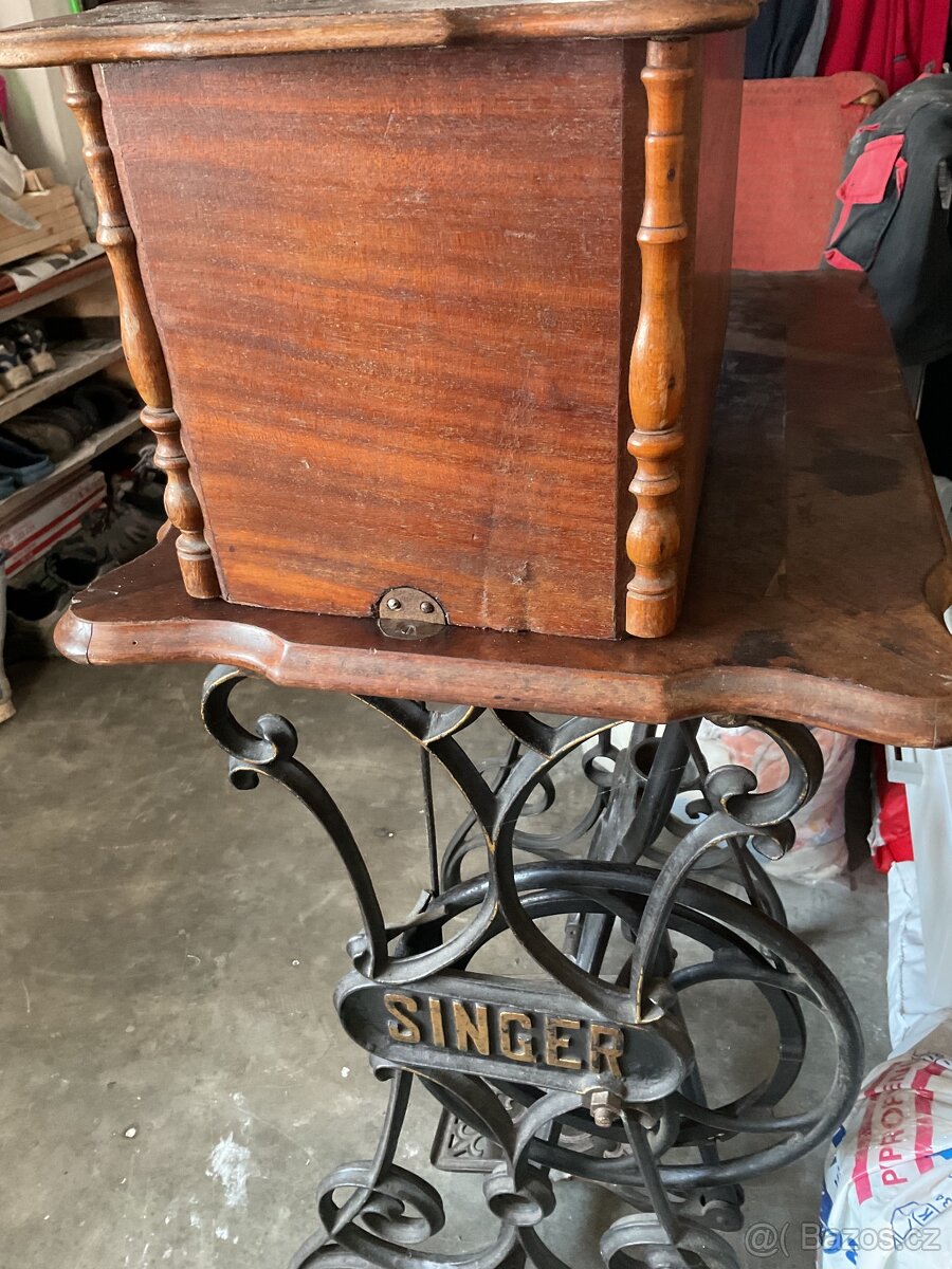 Starý sici stroj Singer