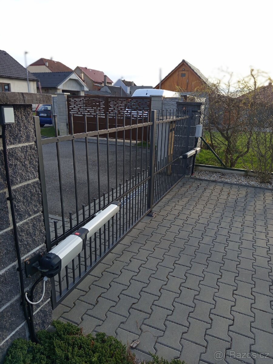 Výroba kovaný plotů bran.