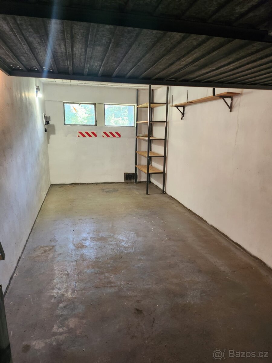 Pronajmu garáž - Otrokovice Trávníky