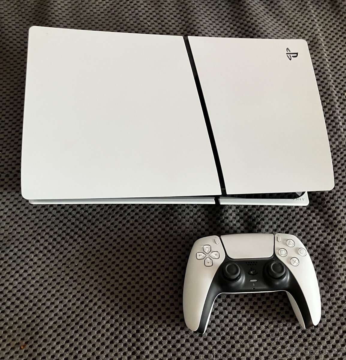 Ps5 + volant s pedály komplet.