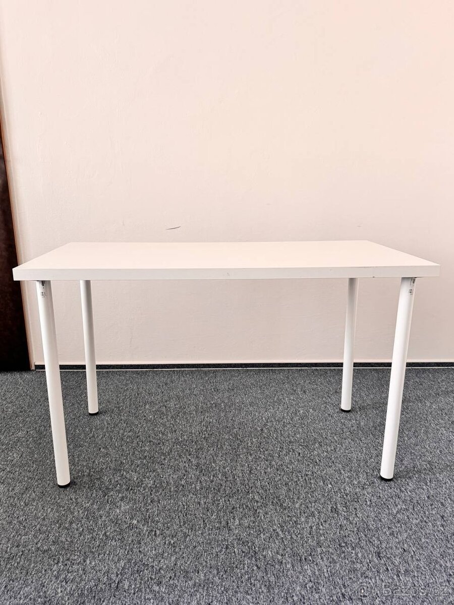 Bílé stoly – 120 x 60 cm, výška 73 cm – 18 kusů