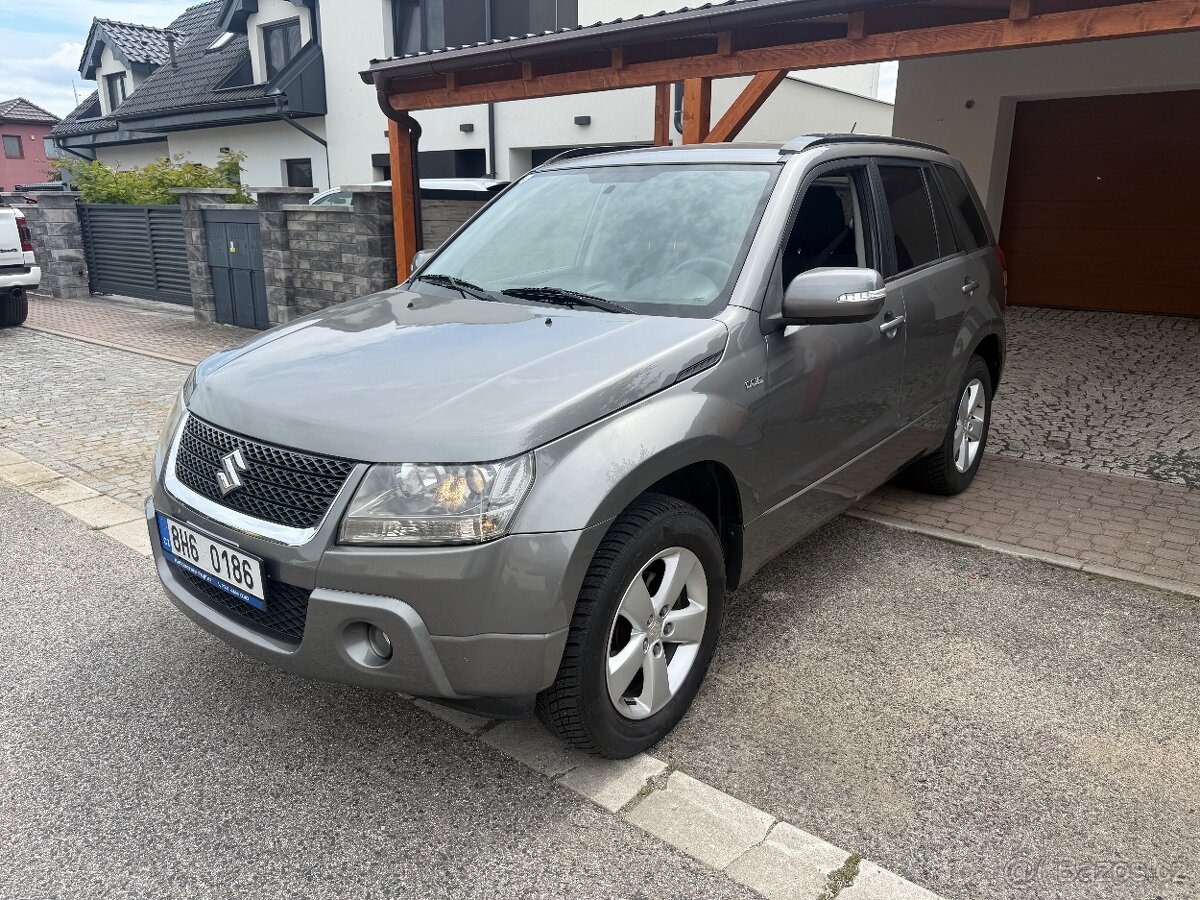 Suzuki Grand Vitara 1.9 DDIS 4x4 TAŽNÉ, NAVI, VÝHŘEV