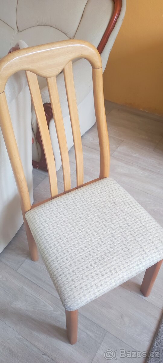 Jídelní stůl a židle