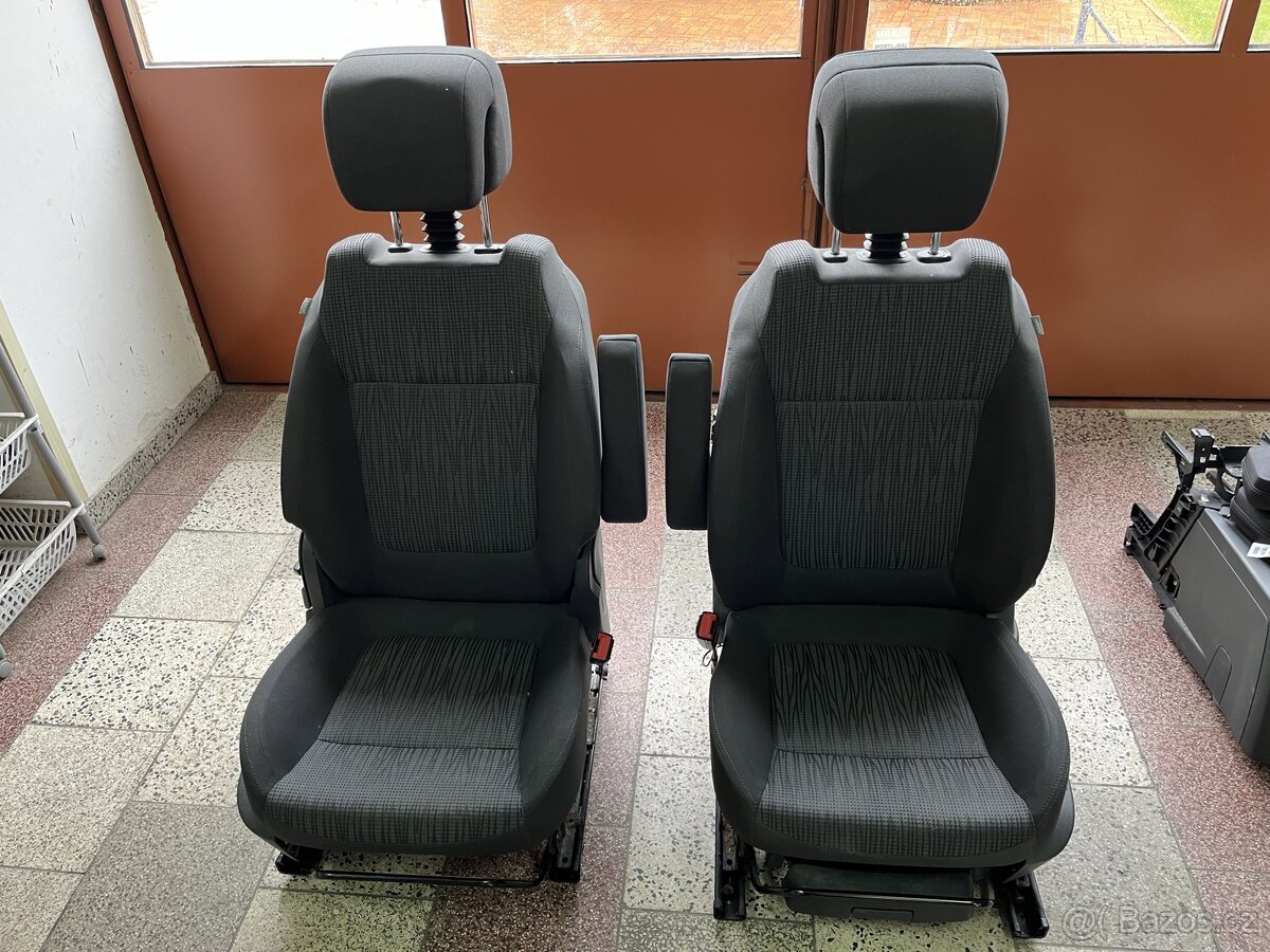 Interiér na Peugeot 5008