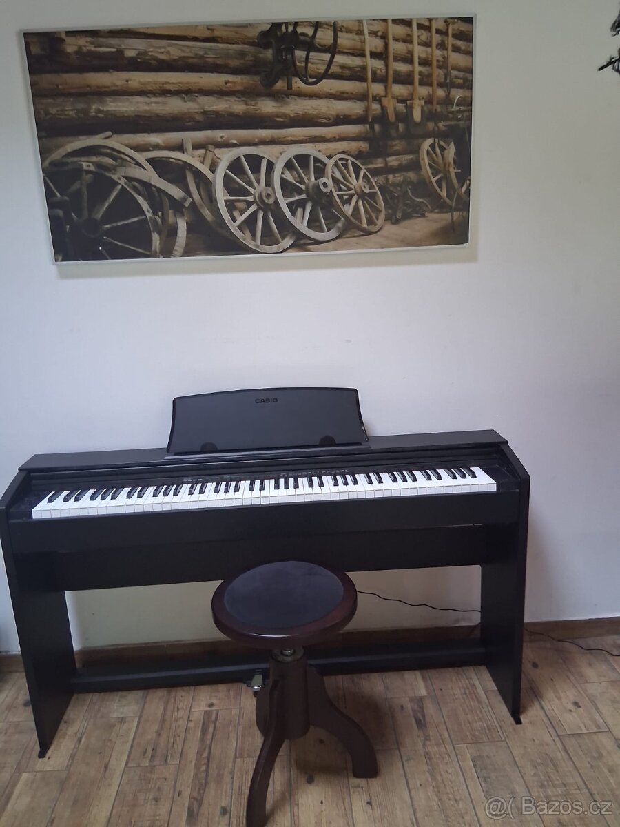 Casio CDP 770 drevenym stojanem a stolickou