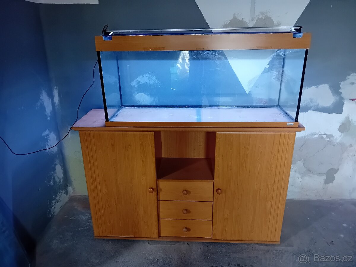 Akvarium + skříň