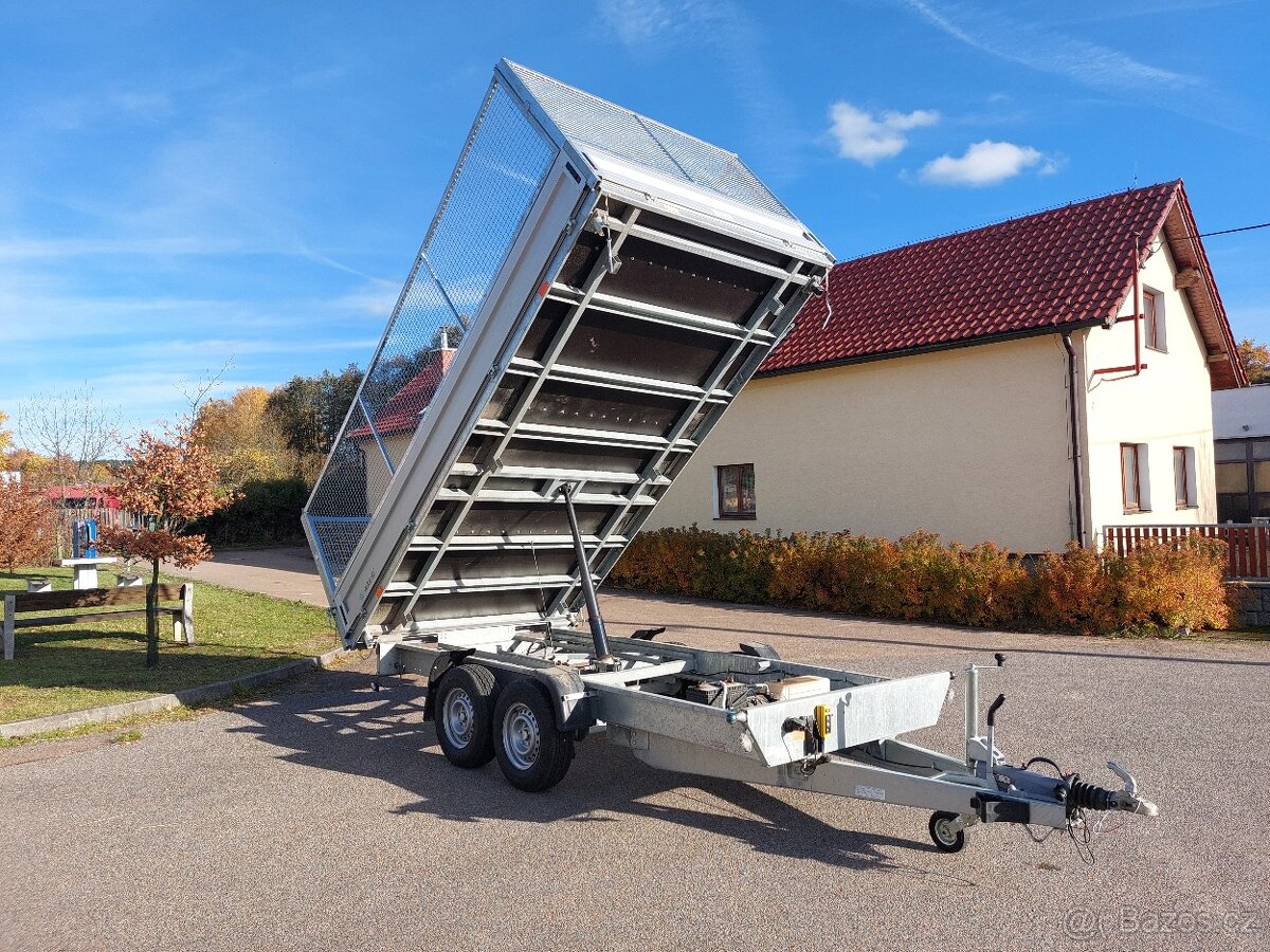 nákladní přívěs třístranný sklápěč