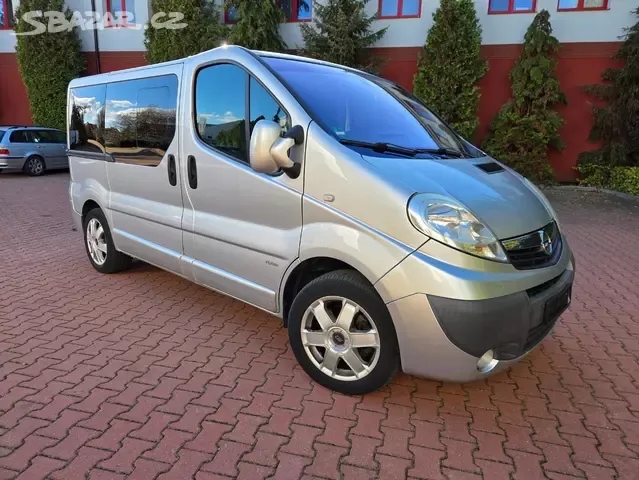 Vivaro 2.5 CDTI 107kW Cosmo 8.míst,Tažné,Klima,Navigace