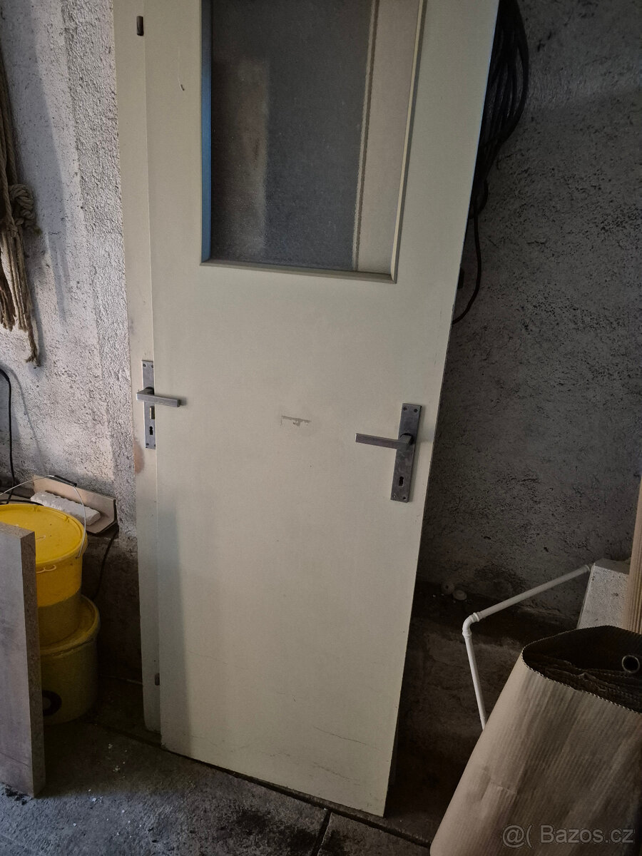 Starší interiérové dveře