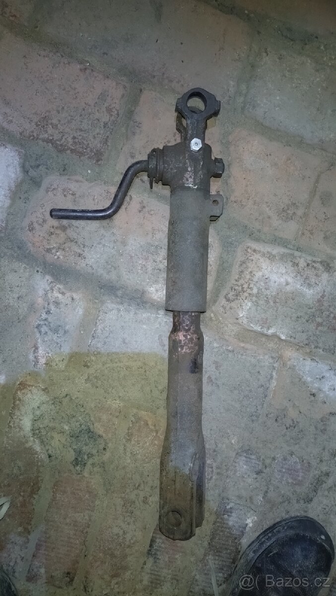 Pravá svislá vzpěra Zetor URI