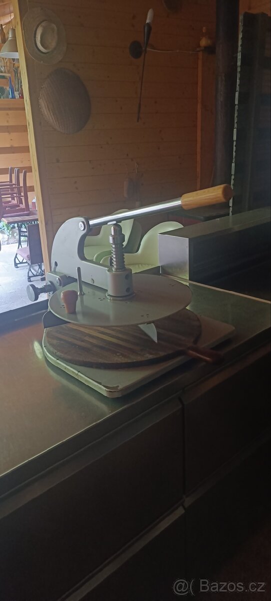 Kráječ na pizzu - profi
