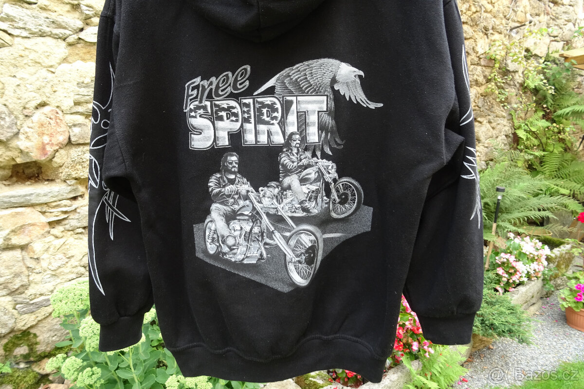 S motorkami na zádech