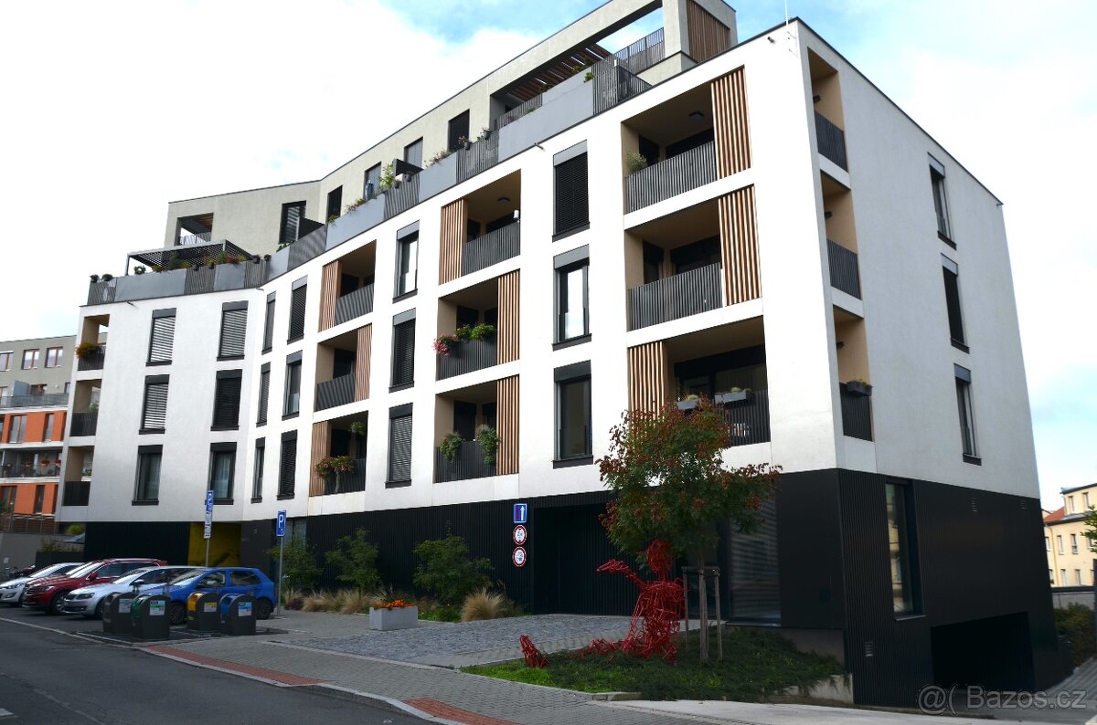 Pronájem garážového stání Praha 10 - Strašnice