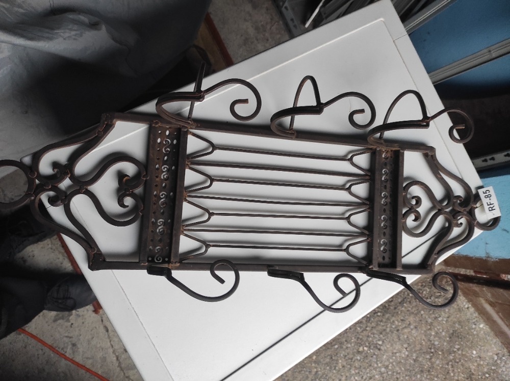 Krásný držák na víno