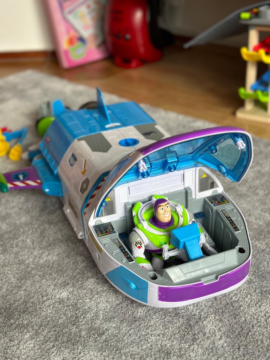 Buzz rakeťák s raketou a hračkami