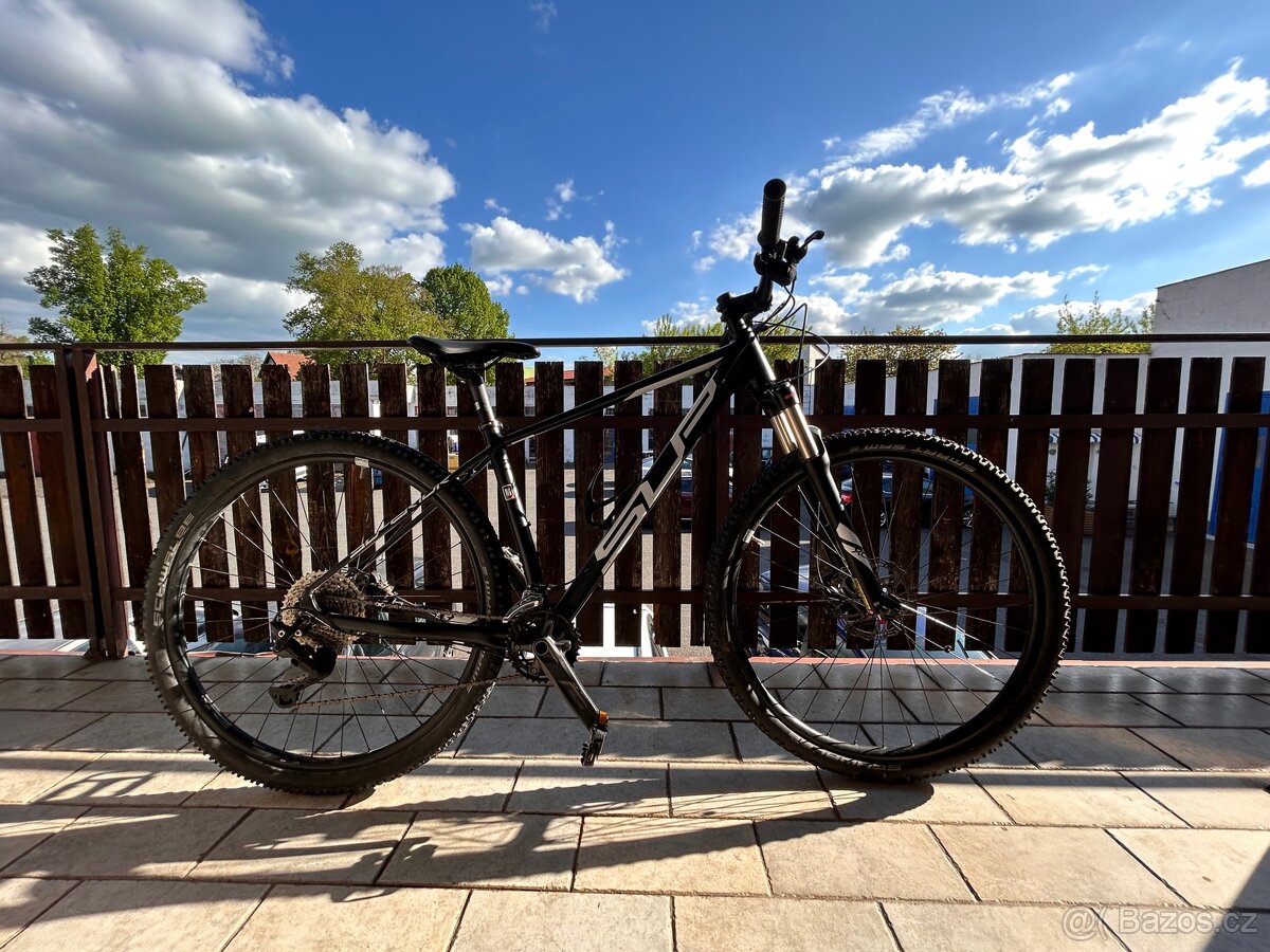 Superior XC 889 — horské kolo (2022) + tachometr zdarma