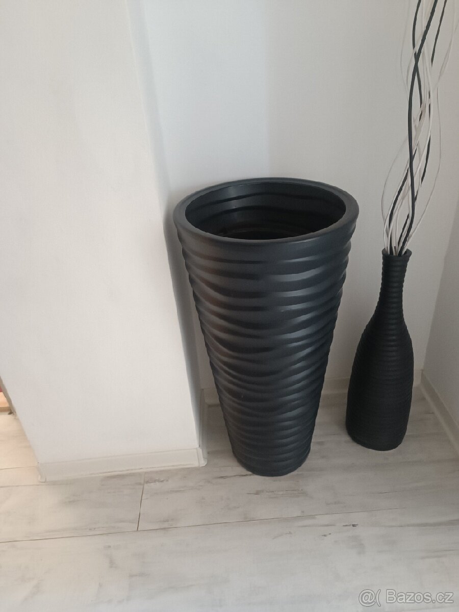Plastové květináče