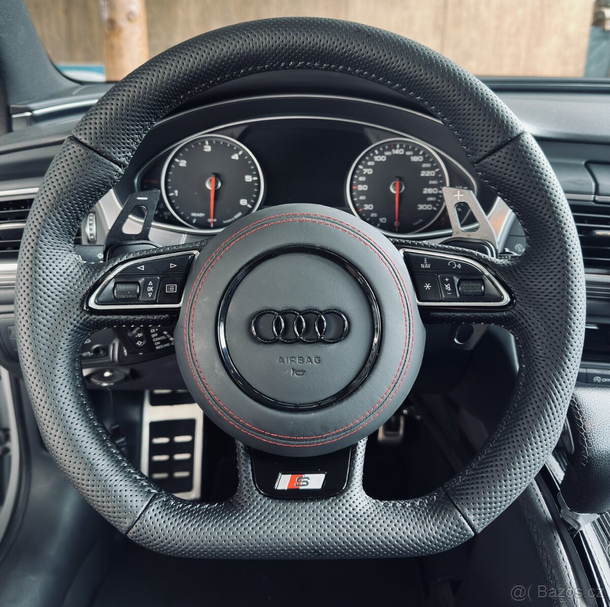 AUDI VOLANT - zkoseny - perforovana koža - S logo