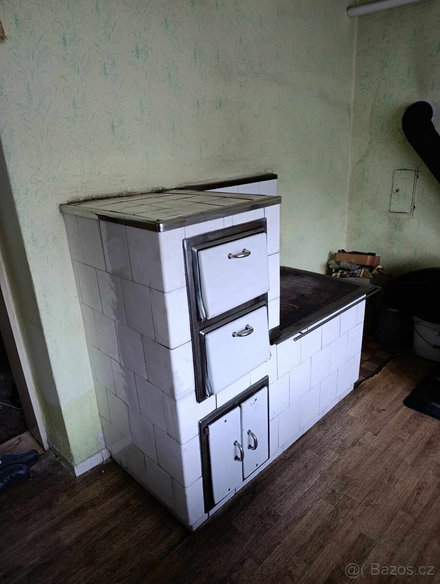 Prodám stará kachlová kamna