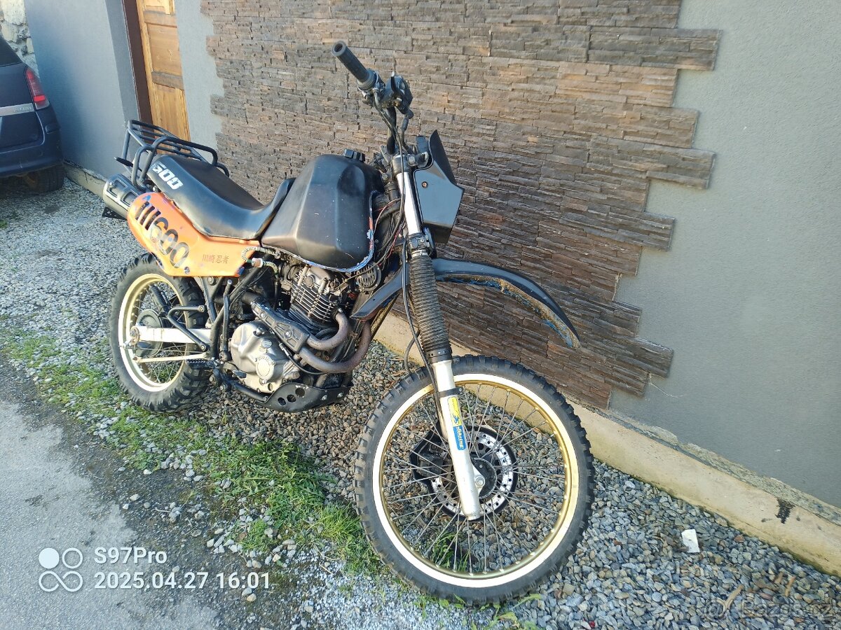 Suzuki DR 600
