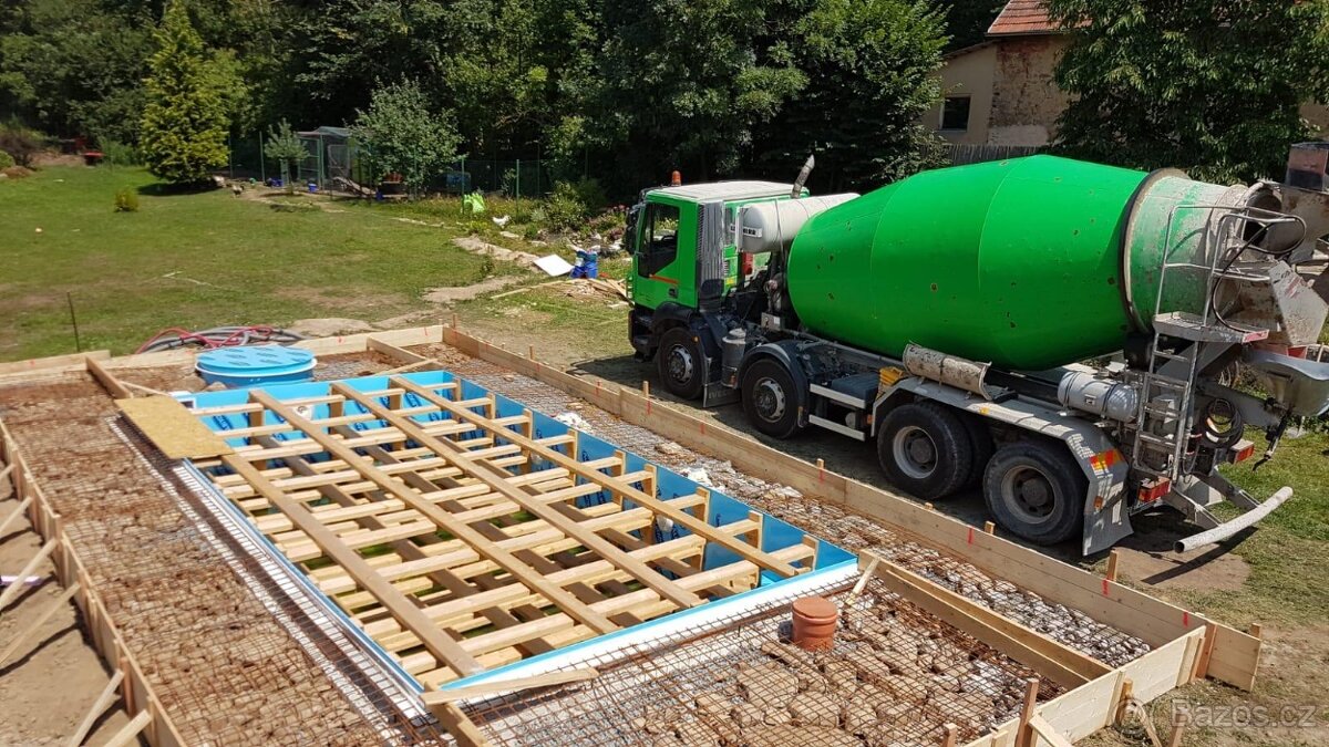 vnitřní lešení bazénu před betonáží