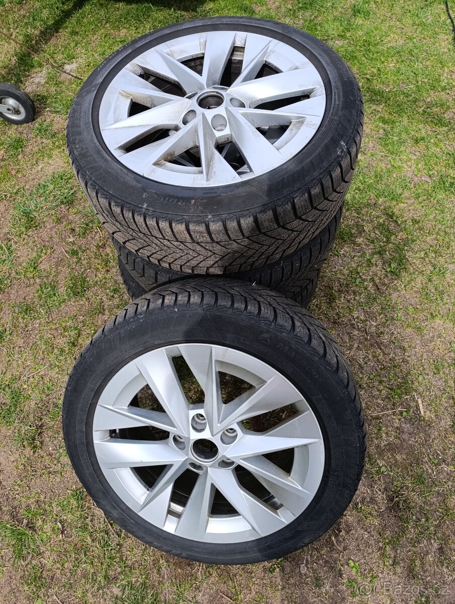 Zimni kompletni kola R17, pneu 205/50 Octavia III