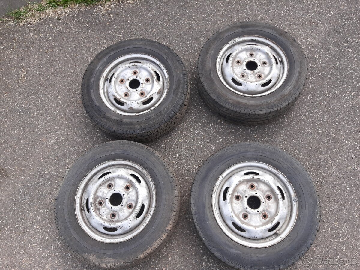 Letní sada kol Ford Transit 15"