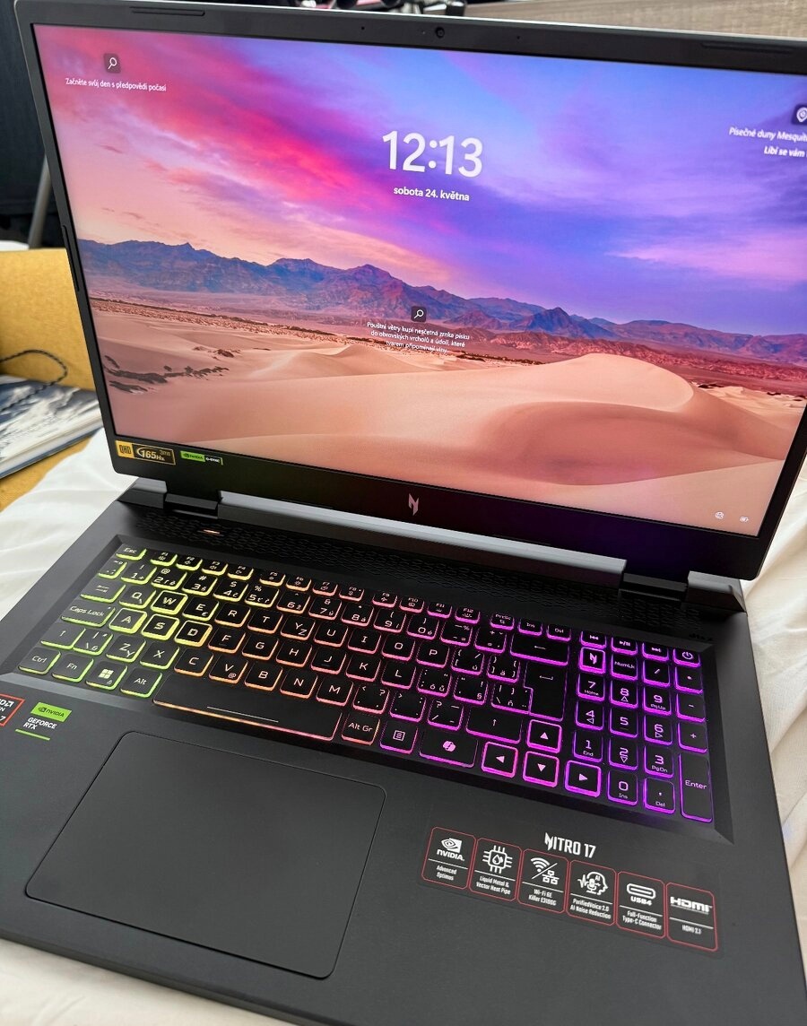 Acer nitro 17 black