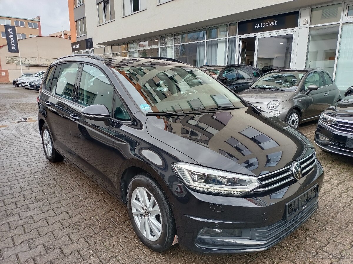 Volkswagen Touran 2.0TDI 110kW DSG Webasto ACC Full LED Qi
