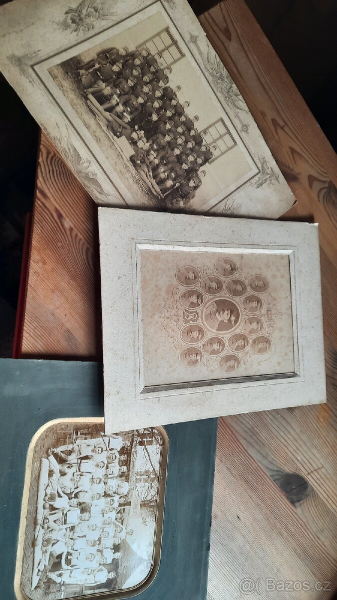 Staré fotografie na kartonu