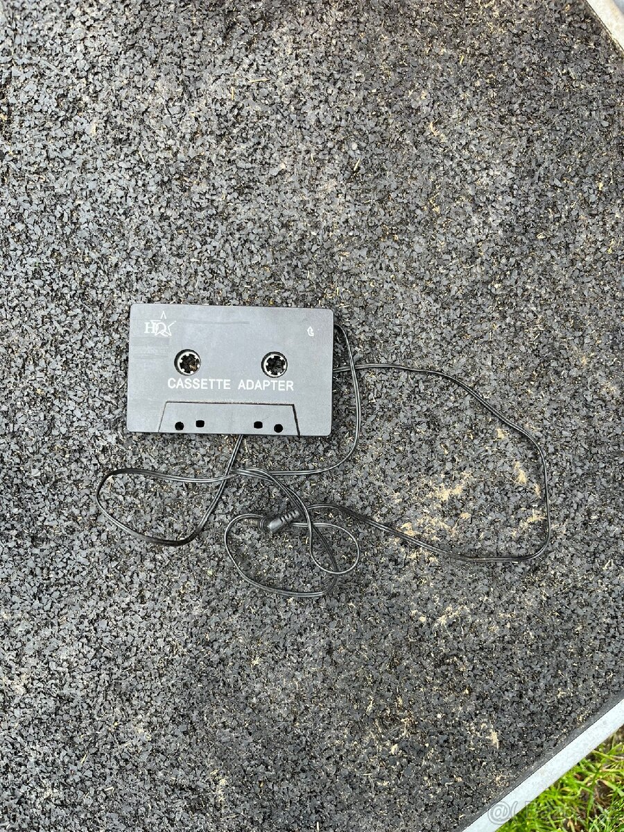 Kazetový adaptér aux