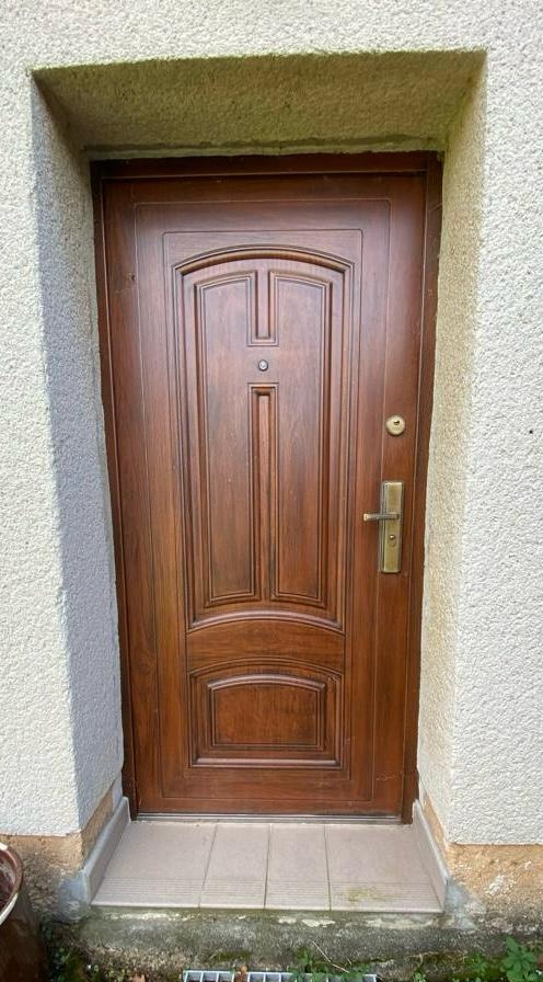 Vchodové železné tříbodové dveře 90 pravé
