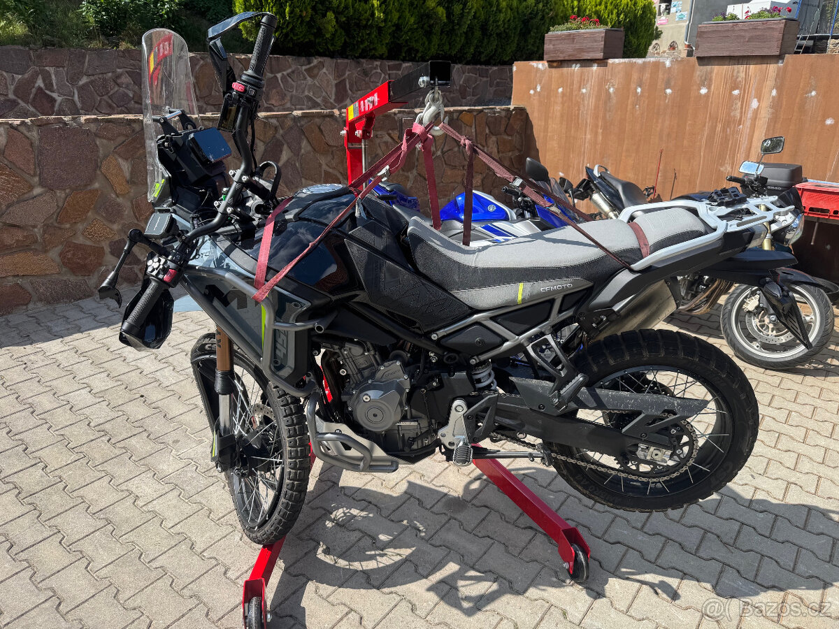 CFMOTO 450 MT