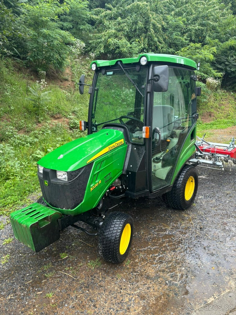 Prodám Malotraktor John Deere 1026R rv.2022