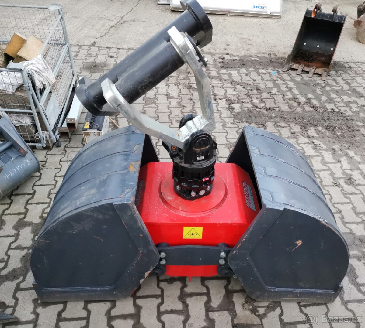 Drapák s rotátorem