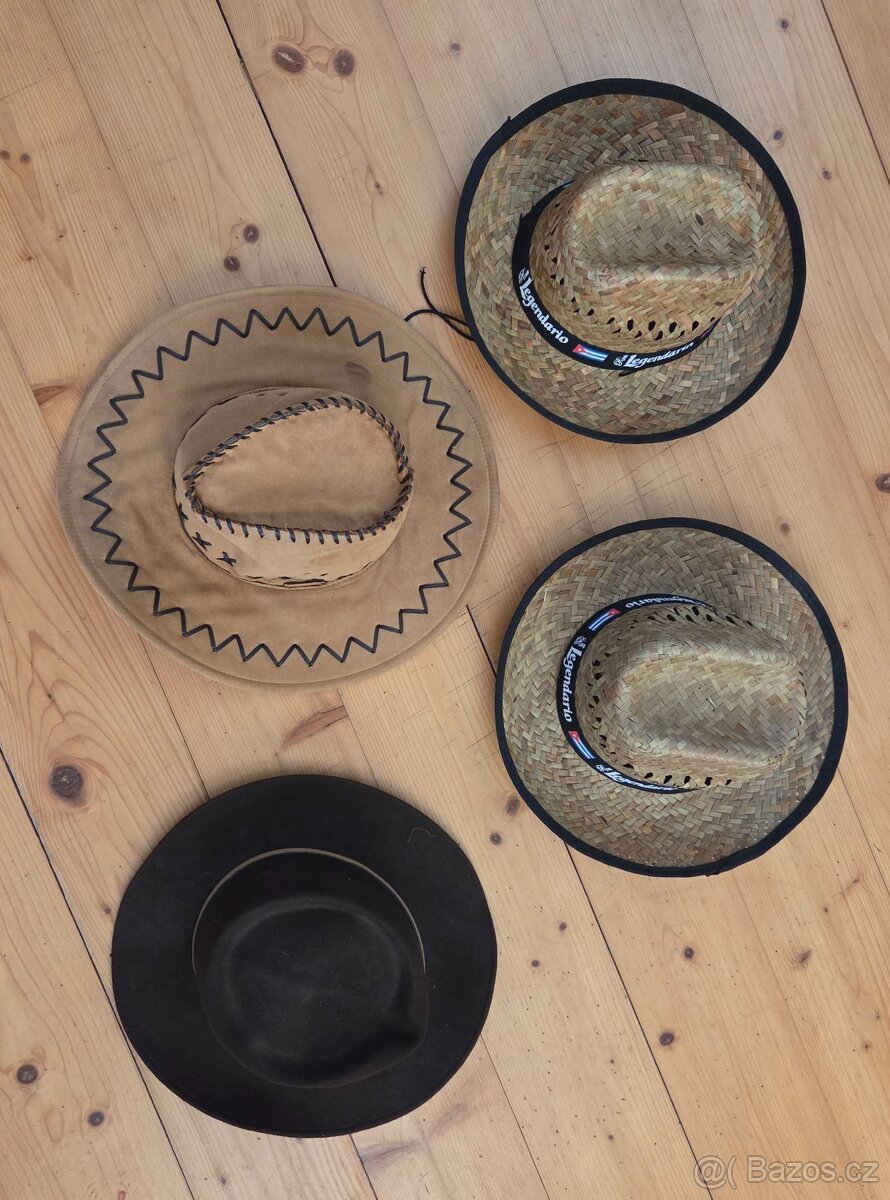 Vše za 500 Kč-klobouky, obraz, el. klávesy a další