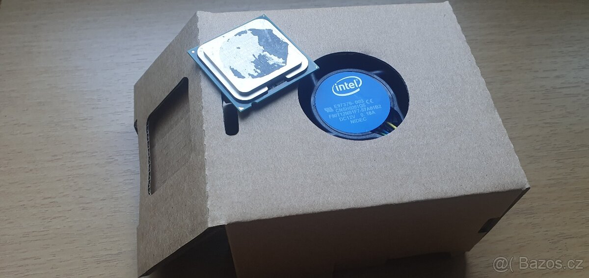 Intel E6580 vč. nepoužitého chladiče