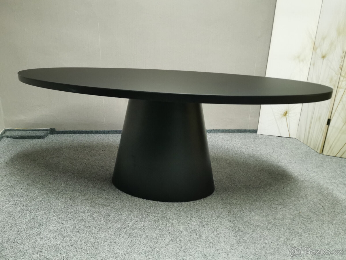 Nový černý ovál jídelní stůl REFLECTION
