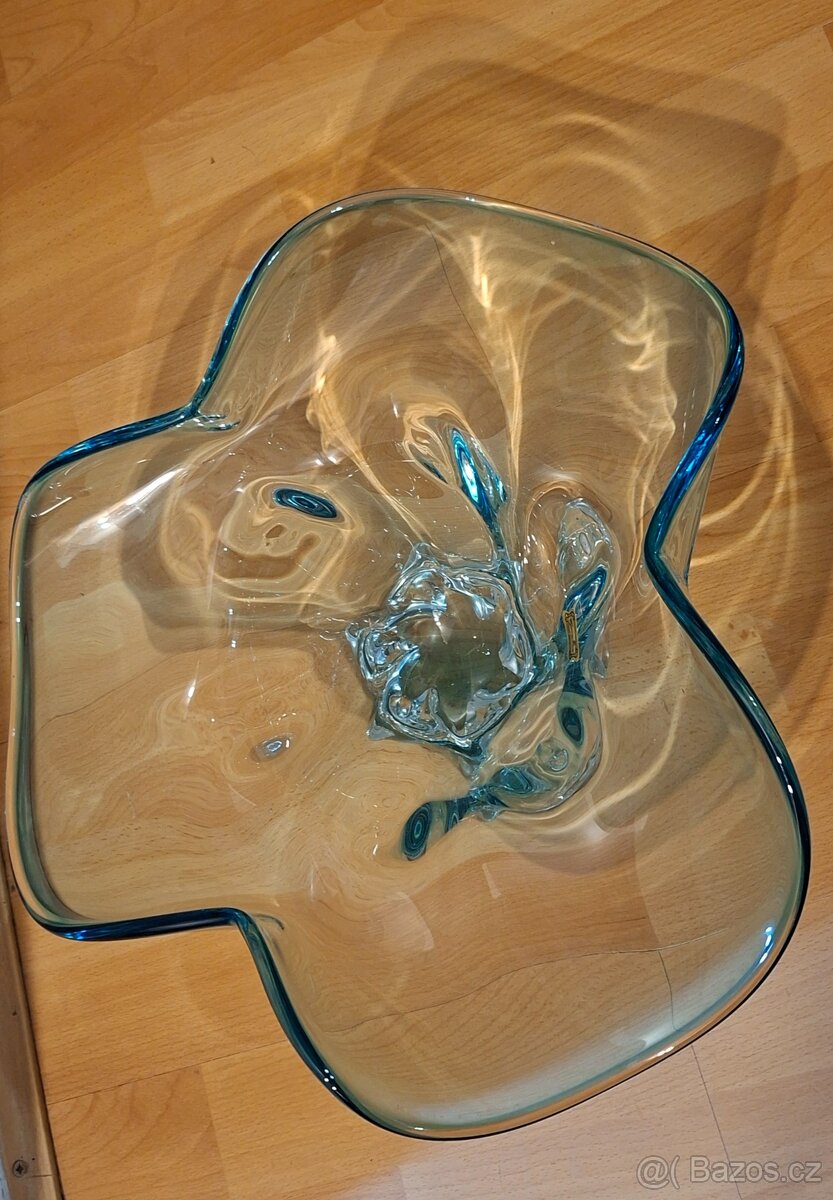 Nepravidelná skleněná mísa