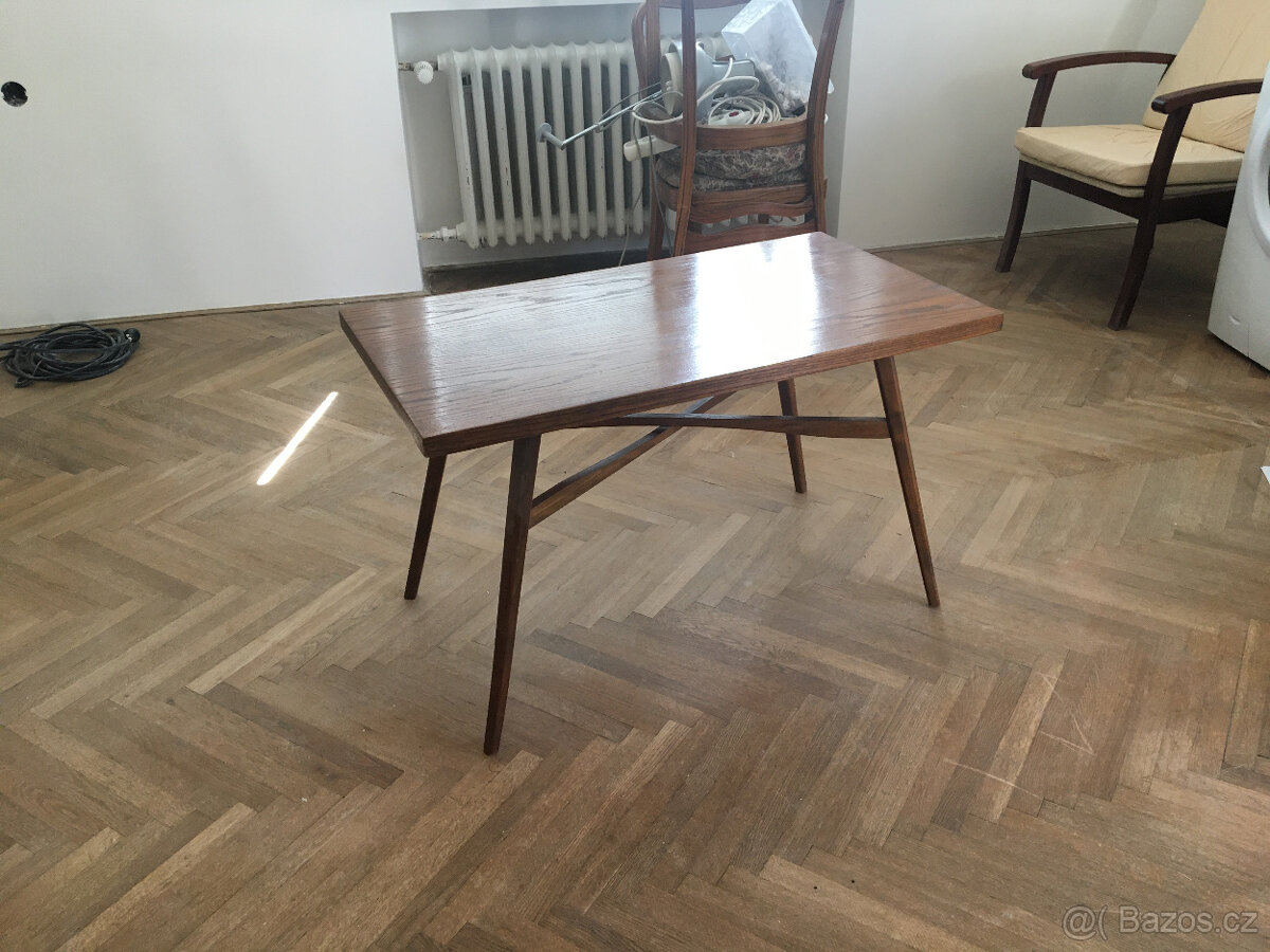 Konferenční stolek