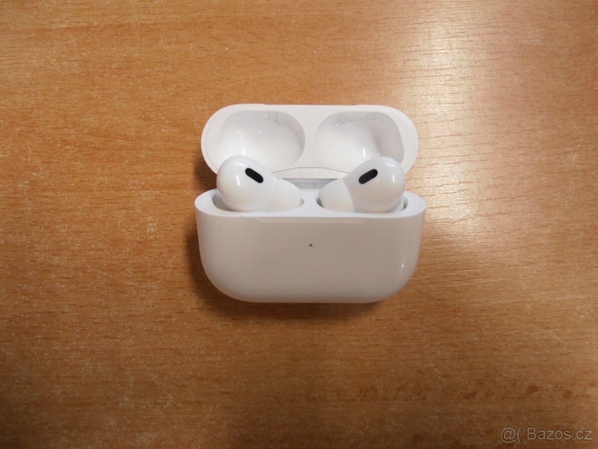 Apple AirPods Pro (2. generace) s MagSafe pouzdrem (USB-C) (