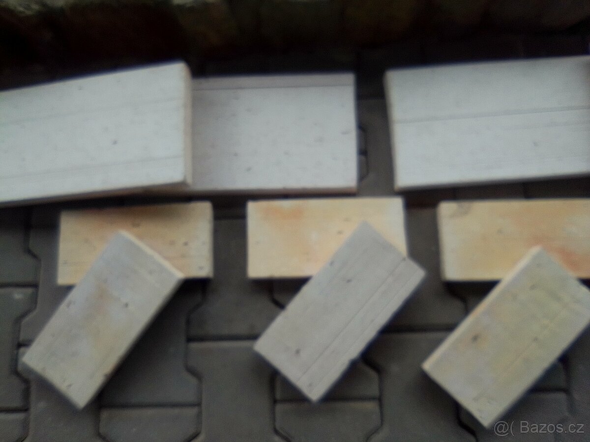šamotové cihly dvě velikosti