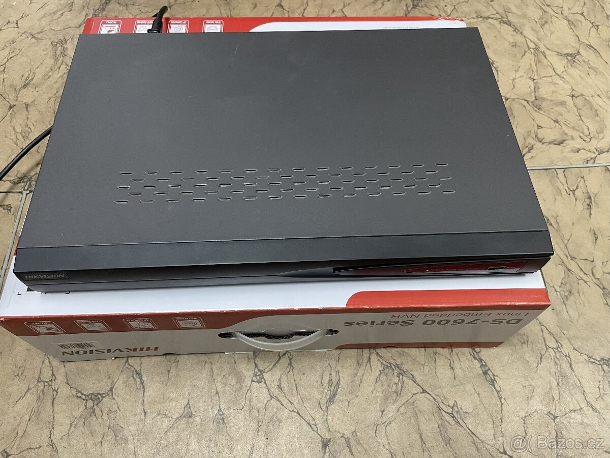 Digitální NVR Hikvision DS-7608NI-E2/8P/A
