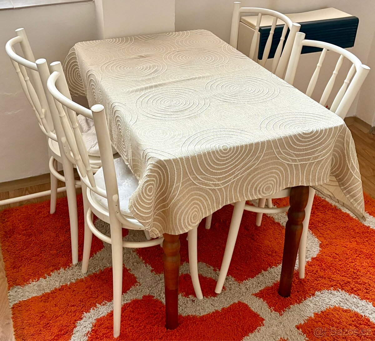 Jídelní stůl + židle