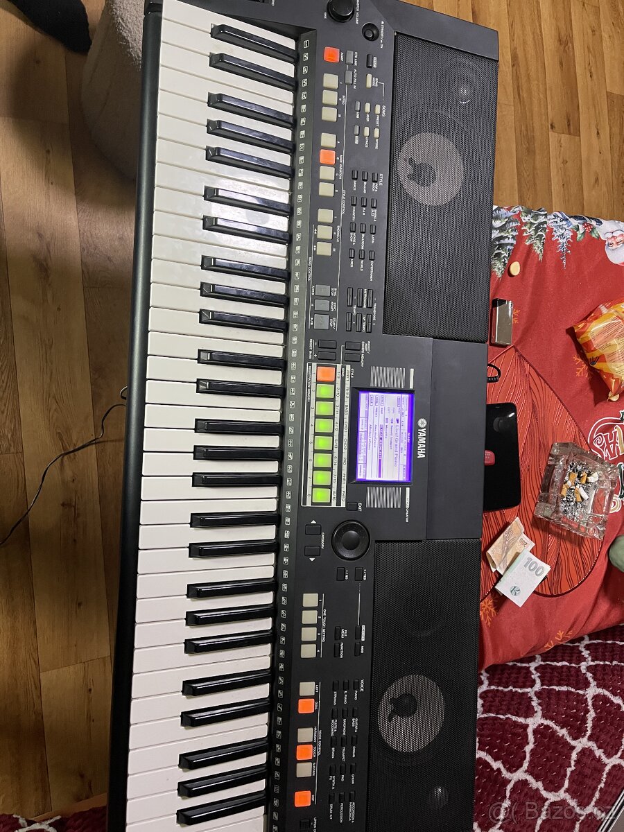 Yamaha psr s550