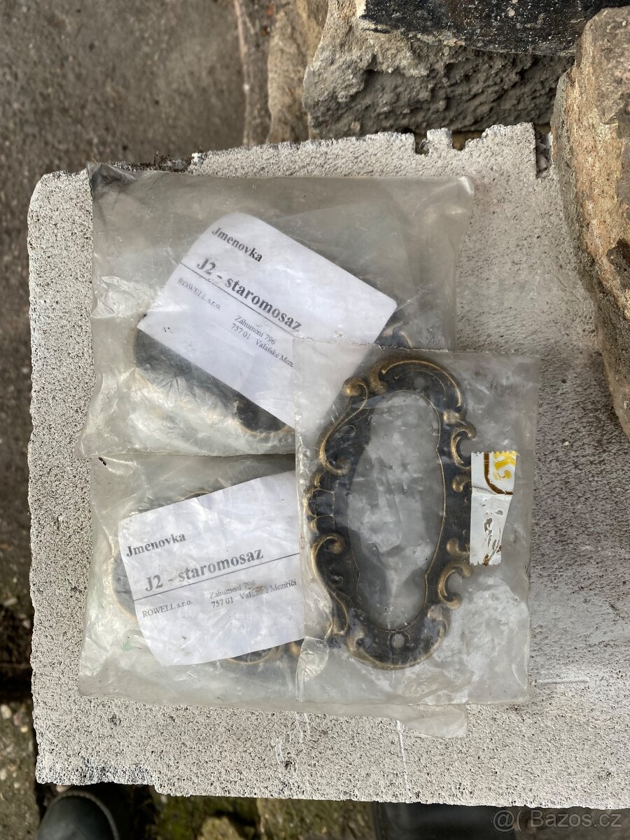 Štítky na jmenovku