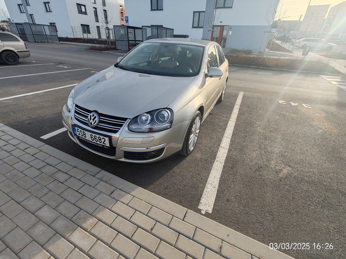 VW Jetta, kůže, automat, 1,4TSI, 118KW, xenon, výhřev