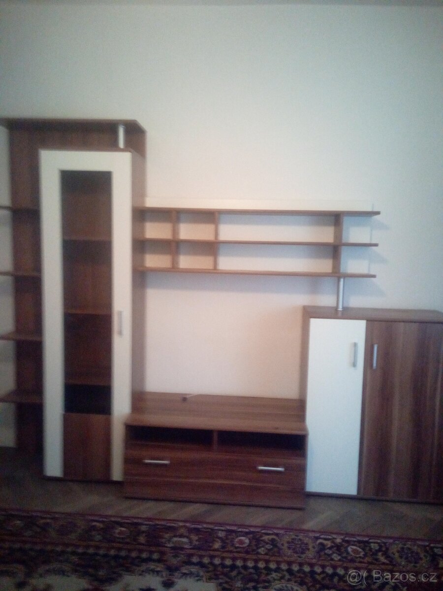 Obývací stěna.