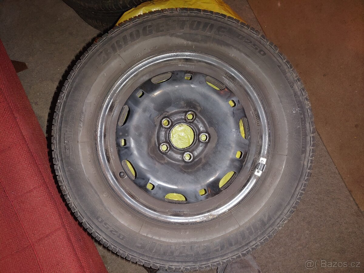 Nabízím 4 Letní pneumatiky Bridgestone a Plechové disky