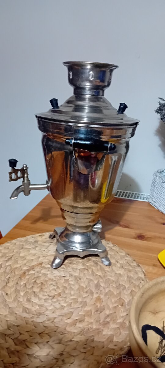 Stary samovar elektricky